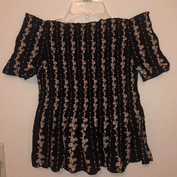 Japna Tops - NWT floral off the shoulder crop top
